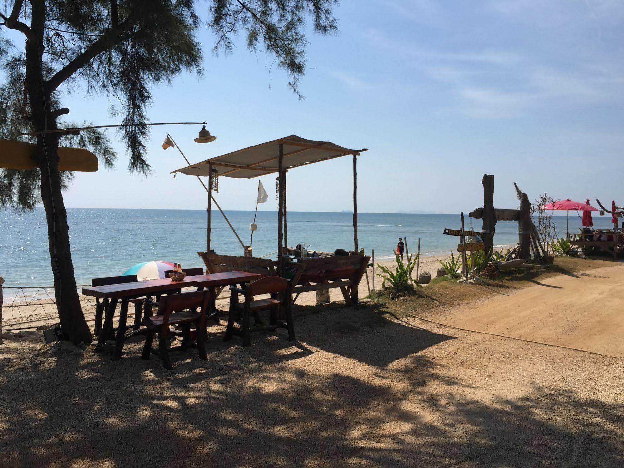 Lanta Wild Beach Resort Ko Lanta Buitenkant foto